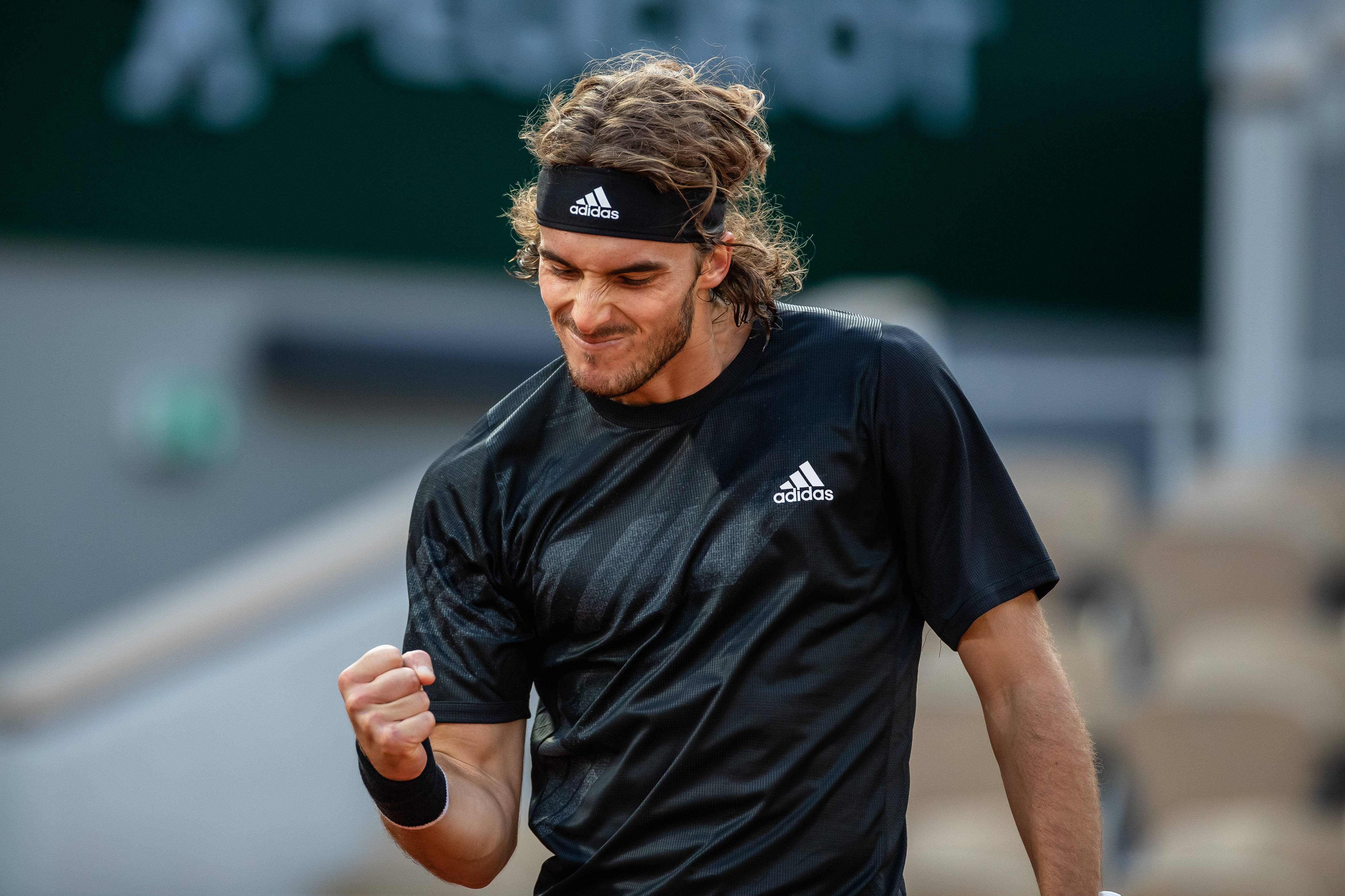 戴维斯杯完胜法网，西西帕斯高光表现