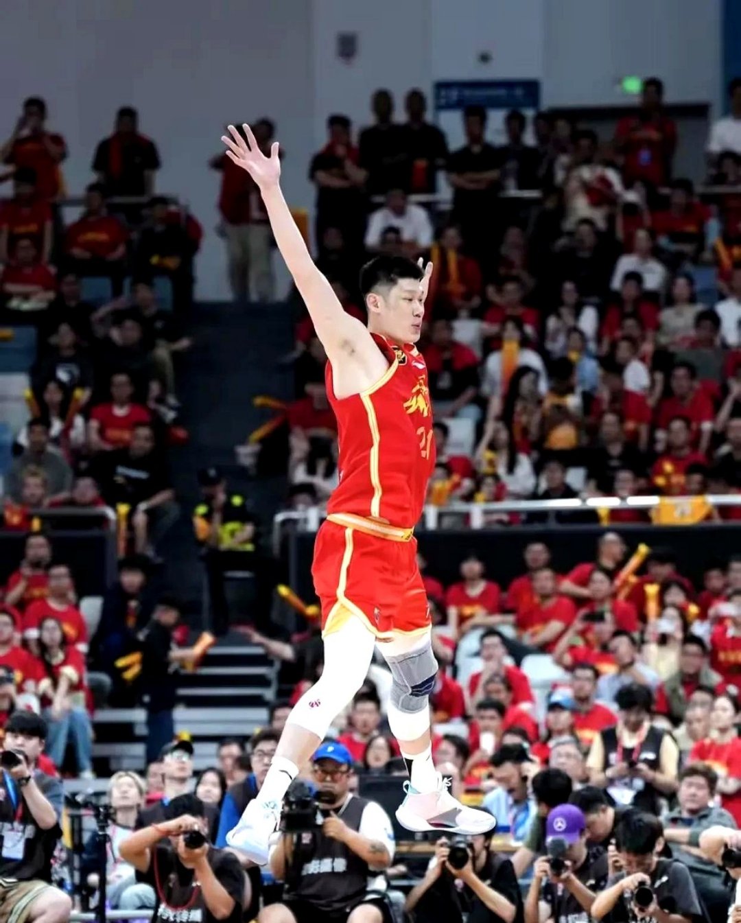 马刺险胜辽宁队,胡金秋统治全场 马刺险胜辽宁队,胡金秋统治全场