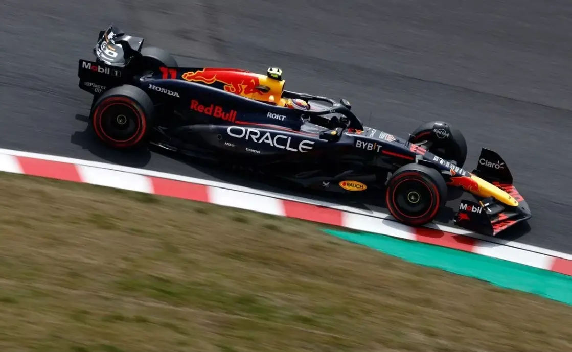 红牛车队完胜迈凯伦,拉塞尔带队取胜 红牛车队完胜迈凯伦,拉塞尔带队取胜