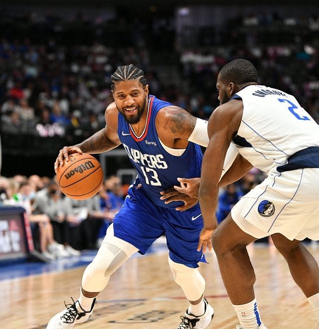 快船险胜雄鹿，周琦统治全场