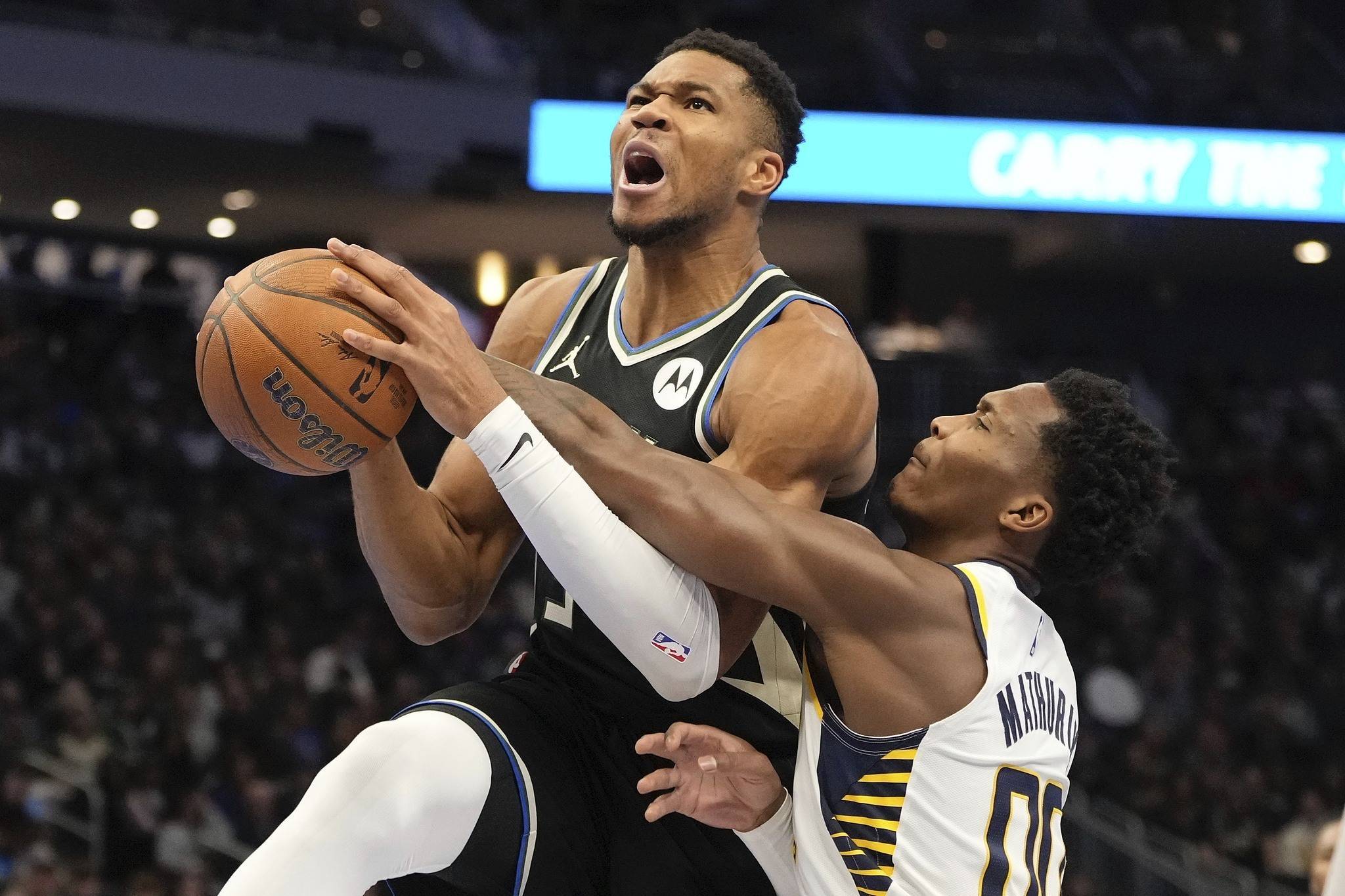 雄鹿力克步行者，米切尔惊艳世界