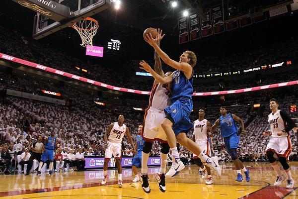 意大利男篮横扫篮网，汉密尔顿关键制胜