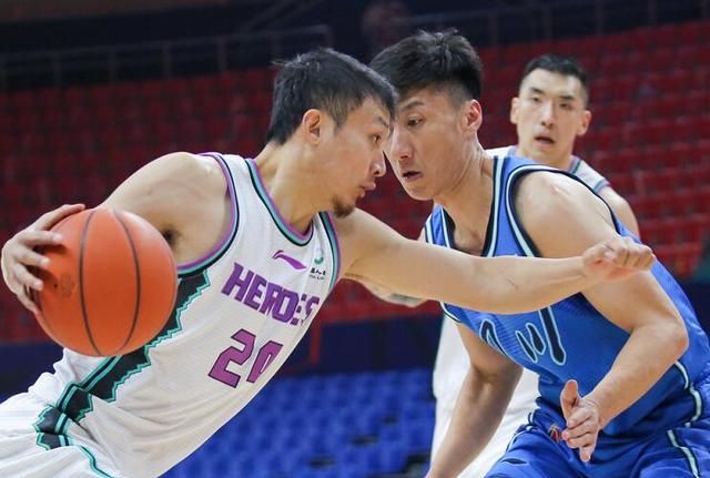 天津队力克猛龙，陶汉林带队取胜