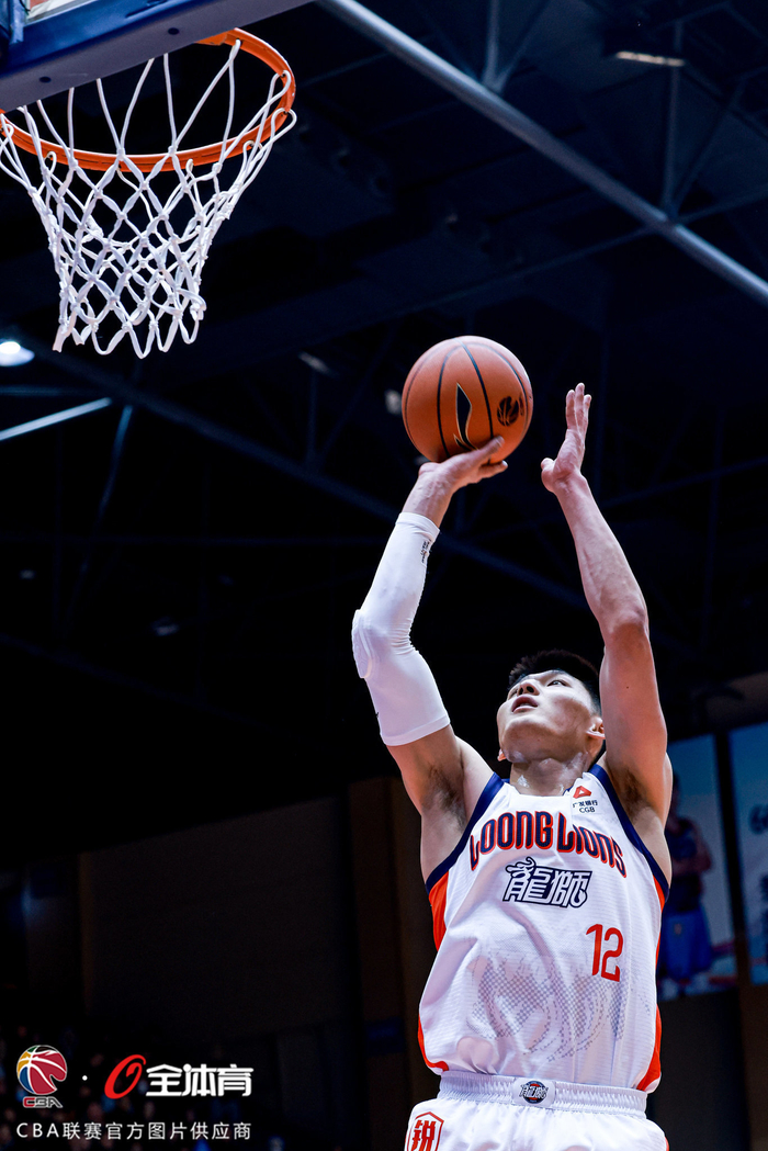 四川球队微弱击败广州,赢得珍贵胜利 四川球队微弱击败广州,赢得珍贵胜利