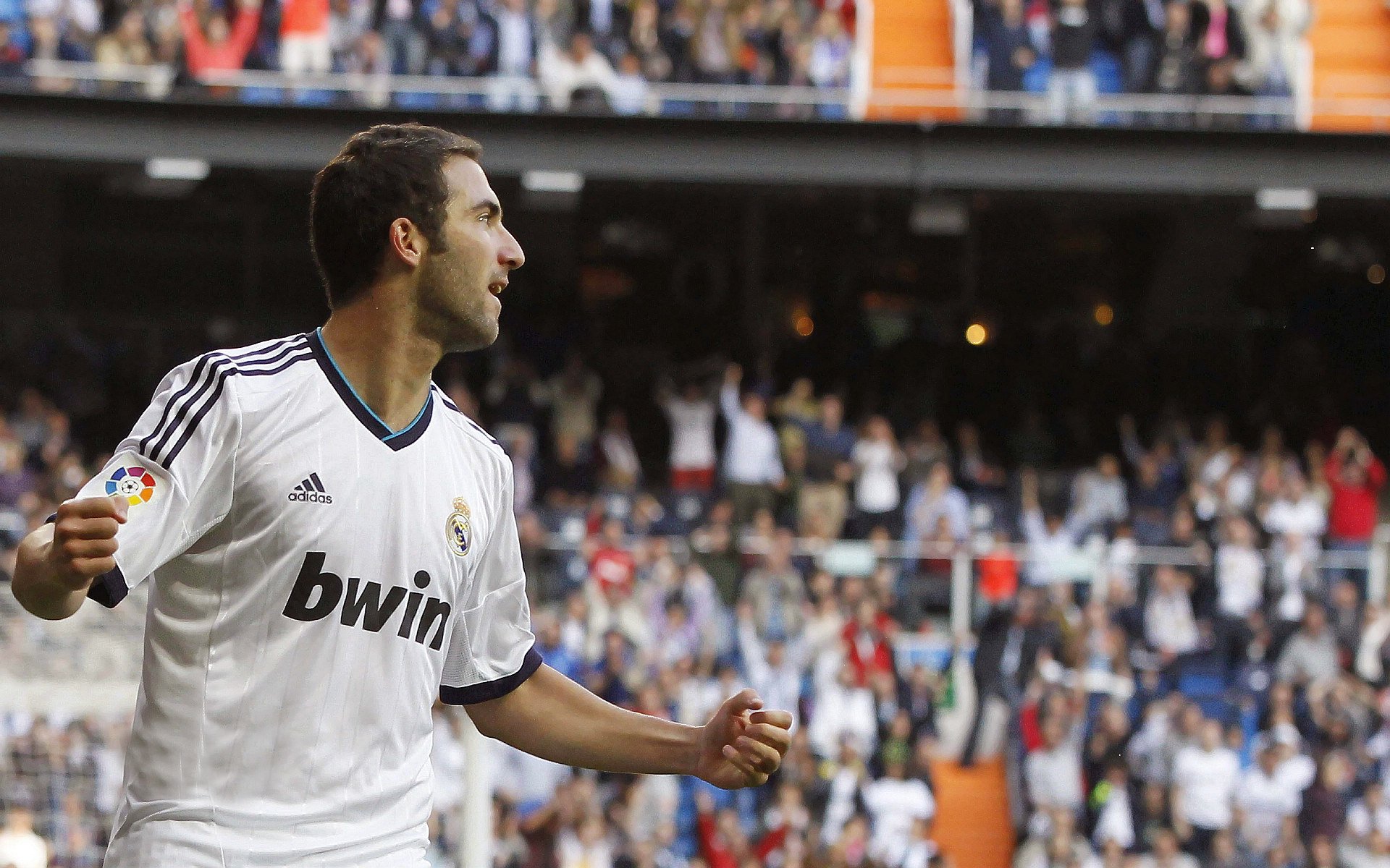 火箭制霸猛龙,范弗利特在欧冠半决赛接管比赛,当篮球传奇跨越边界